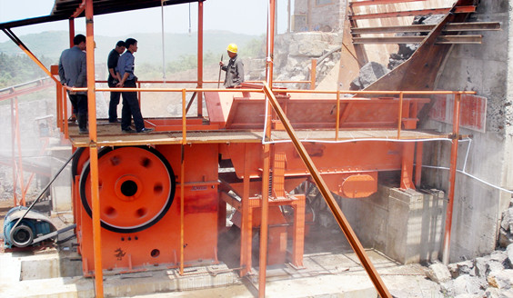 <b>颚破和反击破组成的石料生产线</b>